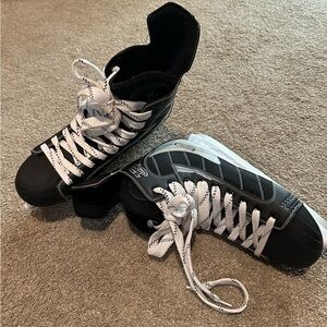 Great condition Tour TR 700 men’s or youth hockey skates size 10